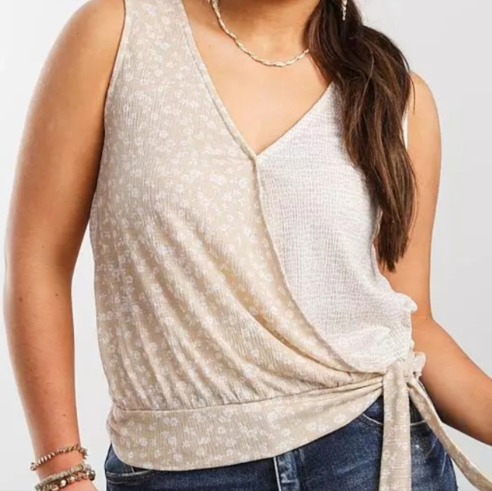 NWT Daytrip V Neck Front Tie small Tank